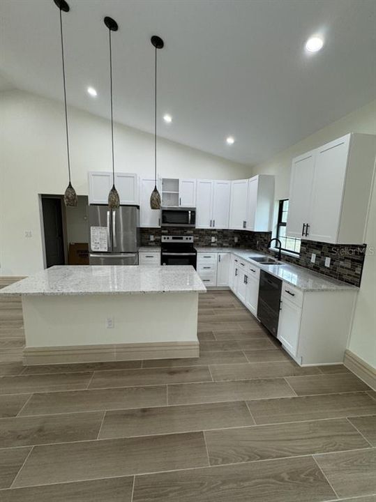 En Venta: $482,000 (4 camas, 2 baños, 1970 Pies cuadrados)