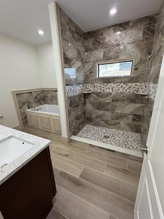 En Venta: $482,000 (4 camas, 2 baños, 1970 Pies cuadrados)