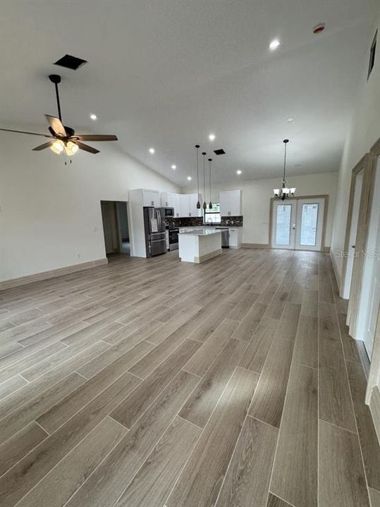 En Venta: $482,000 (4 camas, 2 baños, 1970 Pies cuadrados)
