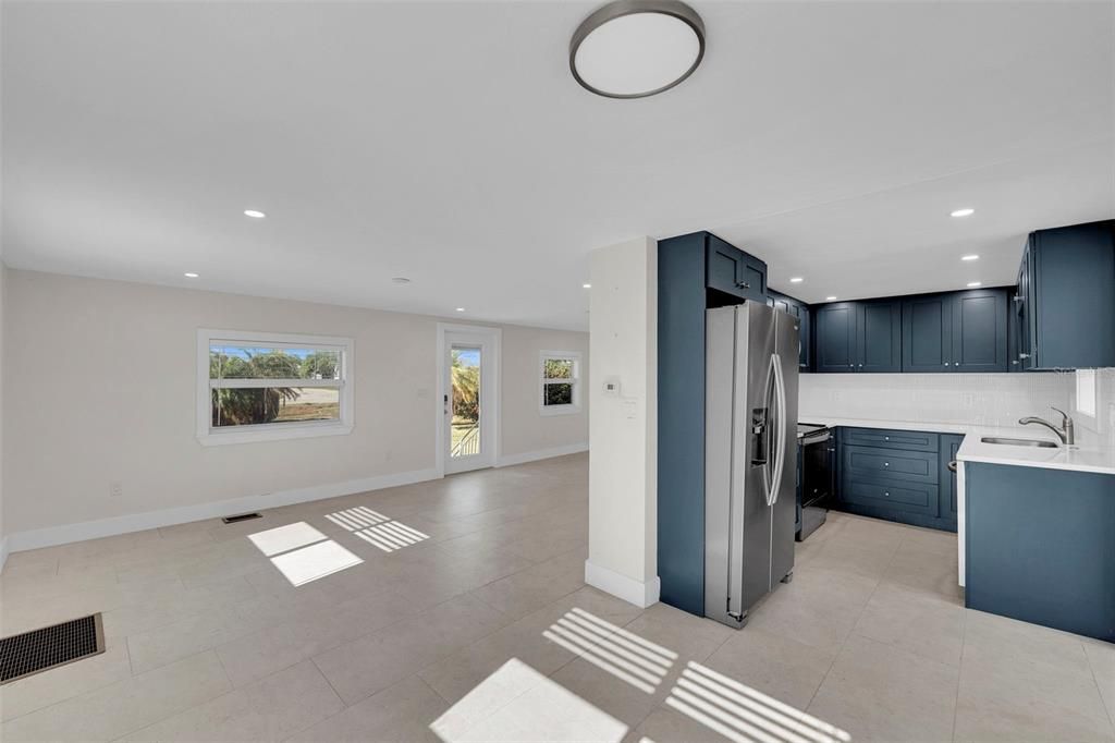 For Sale: $349,000 (2 beds, 1 baths, 1000 Square Feet)