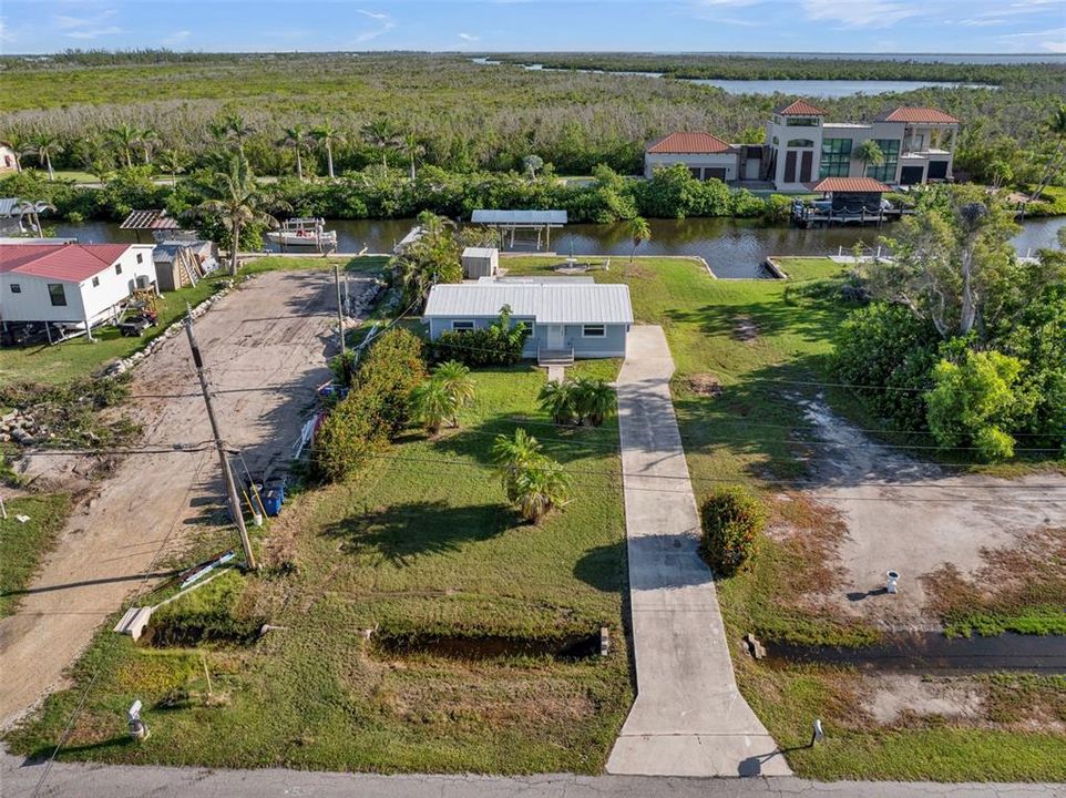 For Sale: $349,000 (2 beds, 1 baths, 1000 Square Feet)