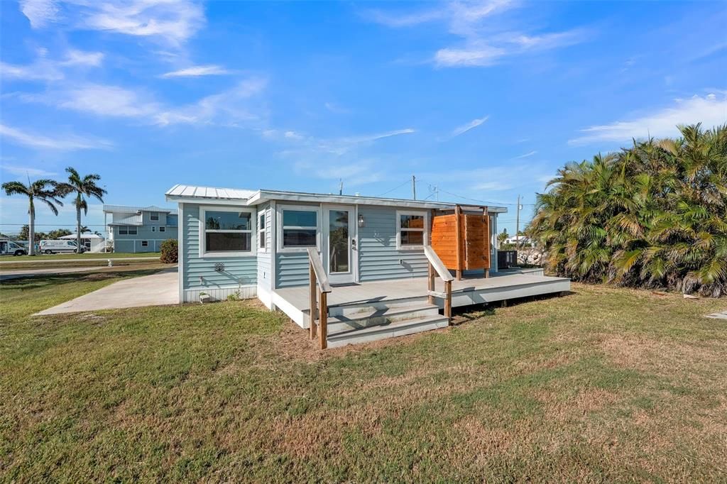 For Sale: $349,000 (2 beds, 1 baths, 1000 Square Feet)