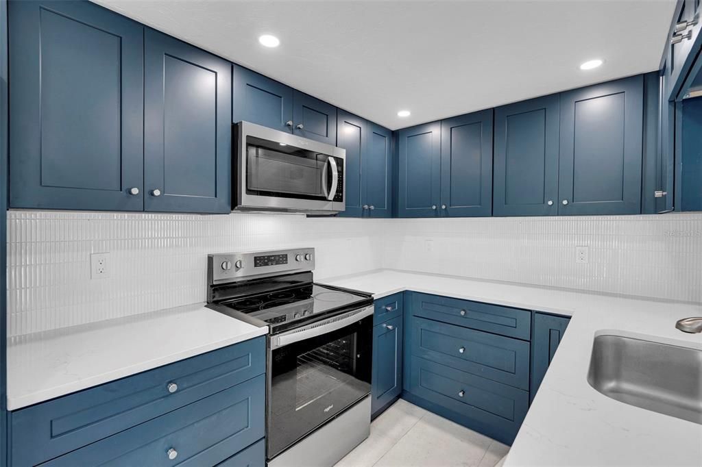 For Sale: $349,000 (2 beds, 1 baths, 1000 Square Feet)