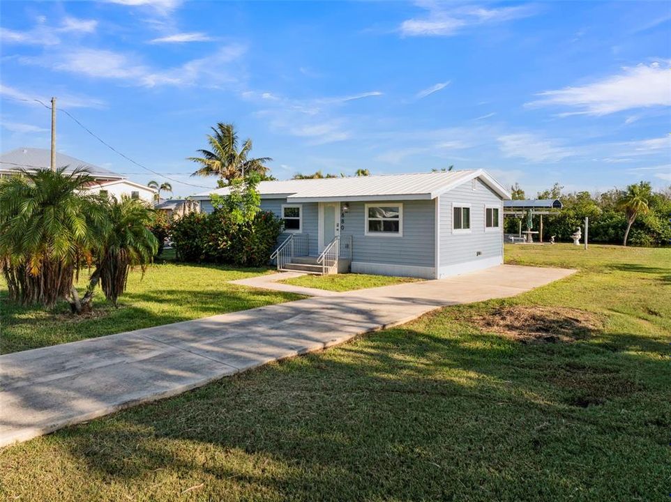 For Sale: $349,000 (2 beds, 1 baths, 1000 Square Feet)
