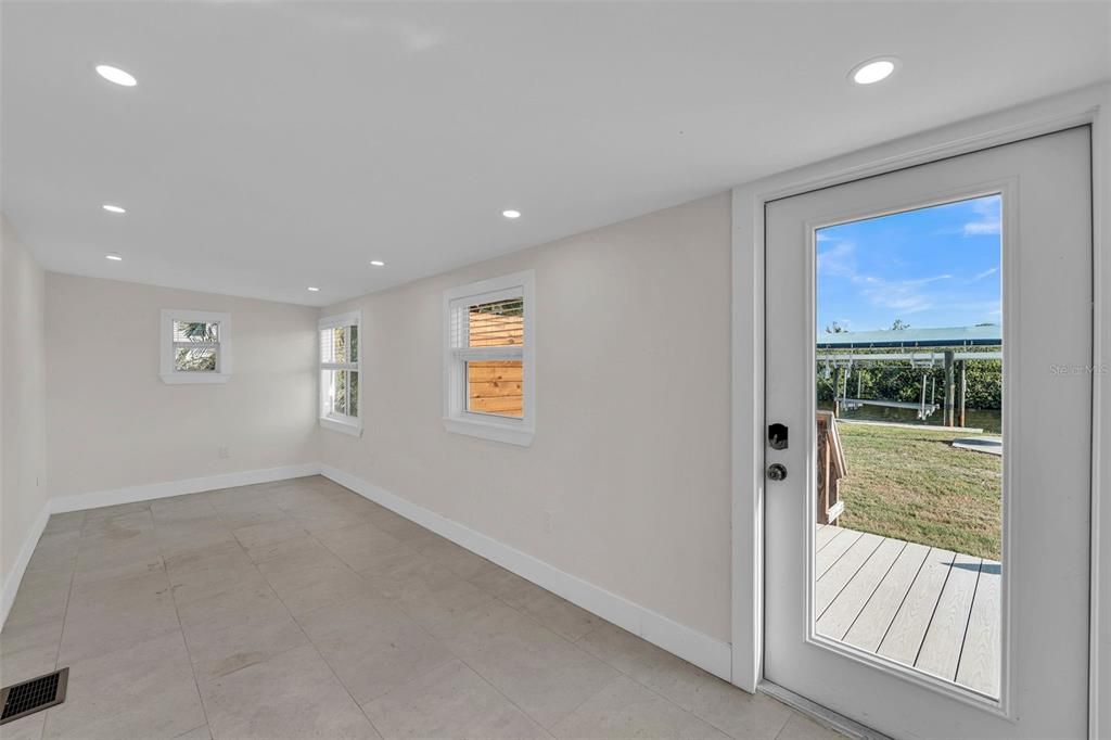 For Sale: $349,000 (2 beds, 1 baths, 1000 Square Feet)