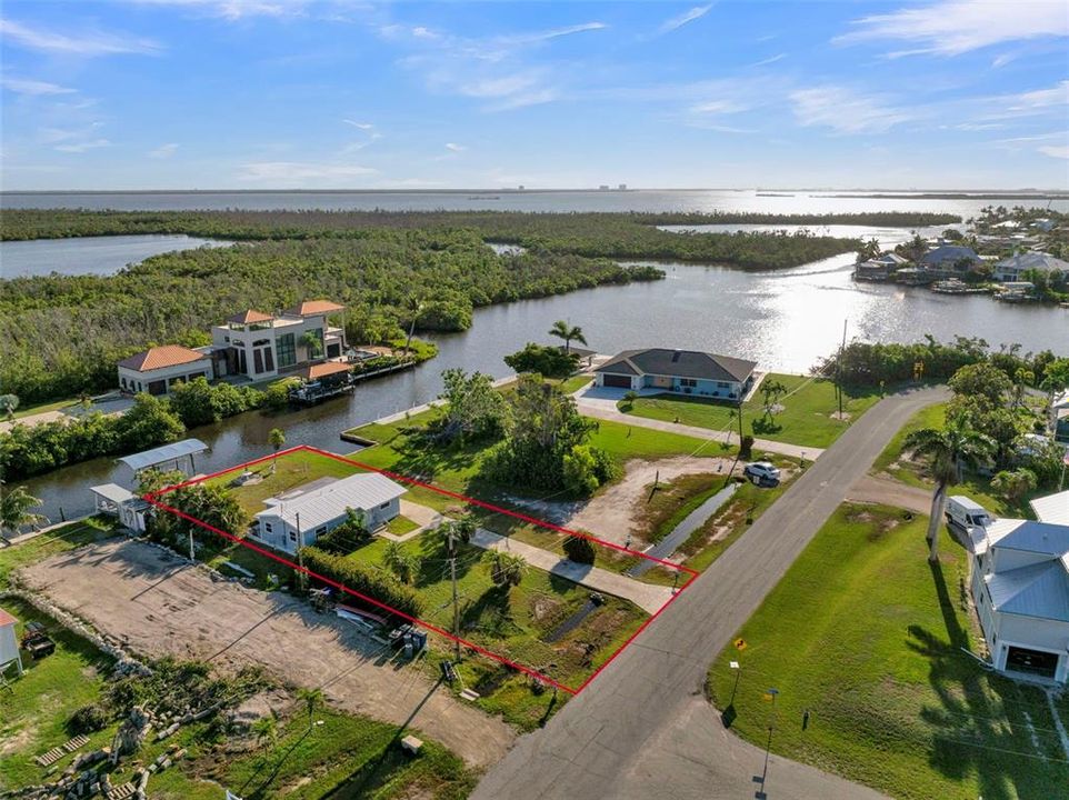 For Sale: $349,000 (2 beds, 1 baths, 1000 Square Feet)