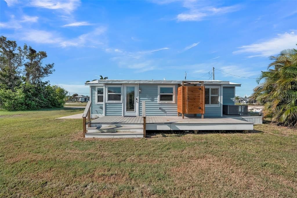 For Sale: $349,000 (2 beds, 1 baths, 1000 Square Feet)