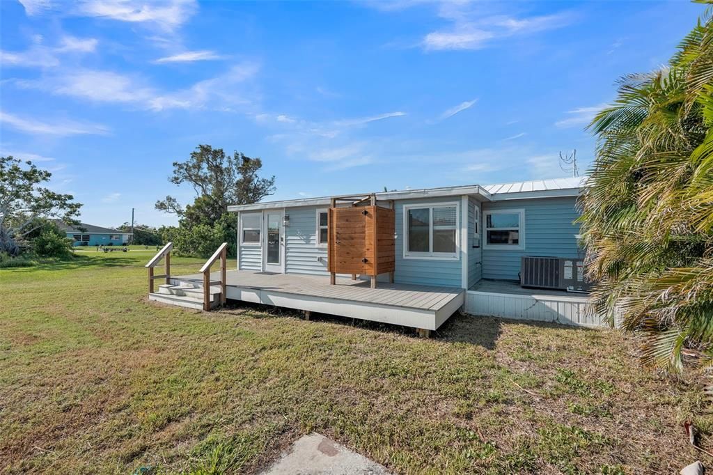For Sale: $349,000 (2 beds, 1 baths, 1000 Square Feet)
