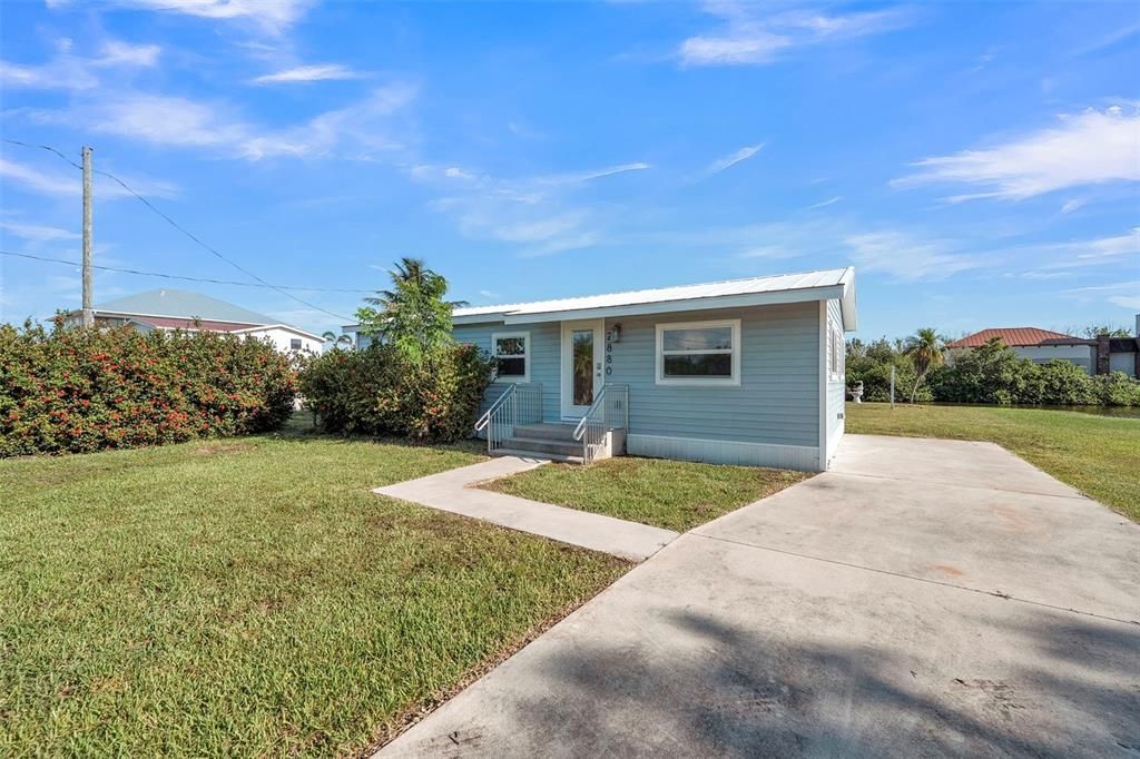 For Sale: $349,000 (2 beds, 1 baths, 1000 Square Feet)