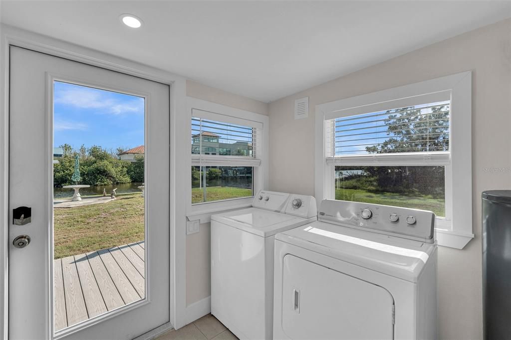 For Sale: $349,000 (2 beds, 1 baths, 1000 Square Feet)