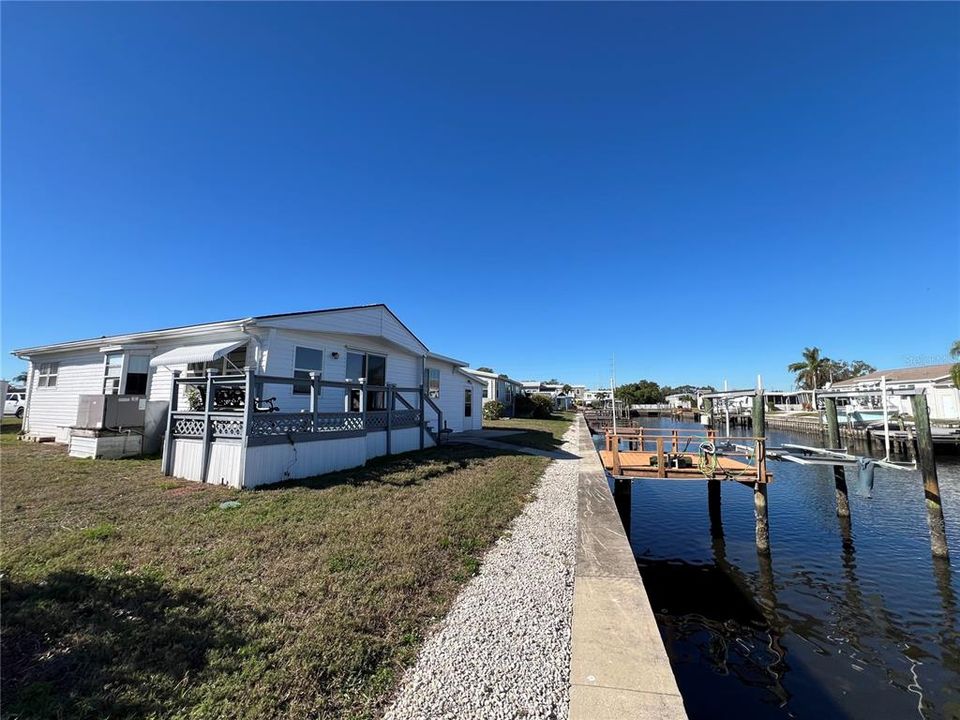 Active With Contract: $139,000 (2 beds, 1 baths, 1084 Square Feet)