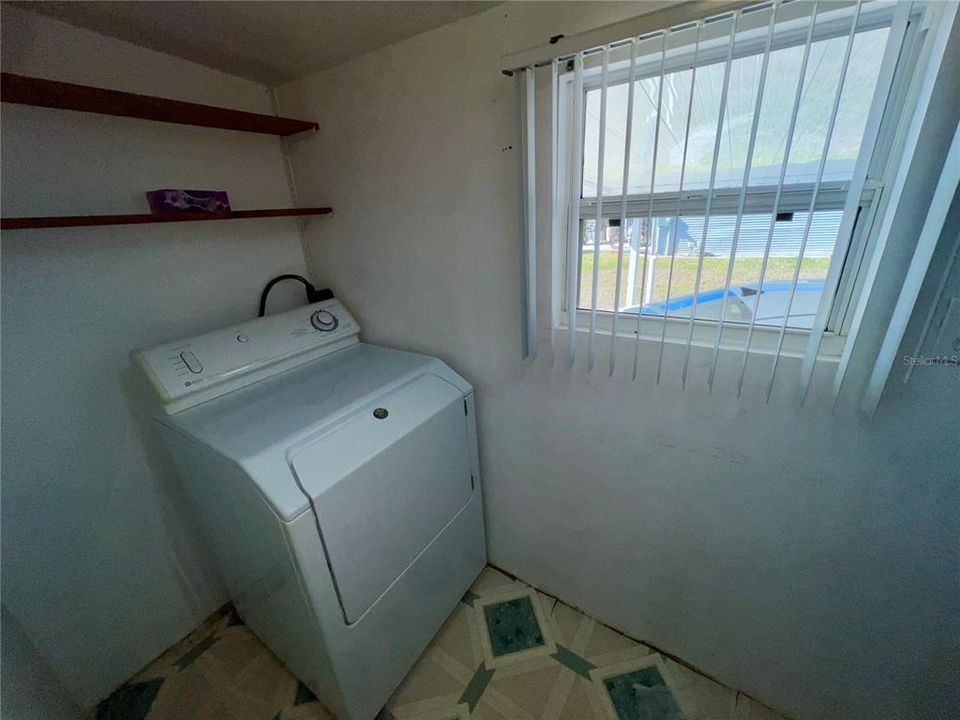 Active With Contract: $139,000 (2 beds, 1 baths, 1084 Square Feet)