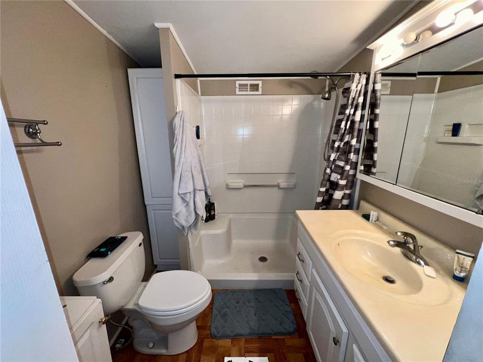 Active With Contract: $139,000 (2 beds, 1 baths, 1084 Square Feet)