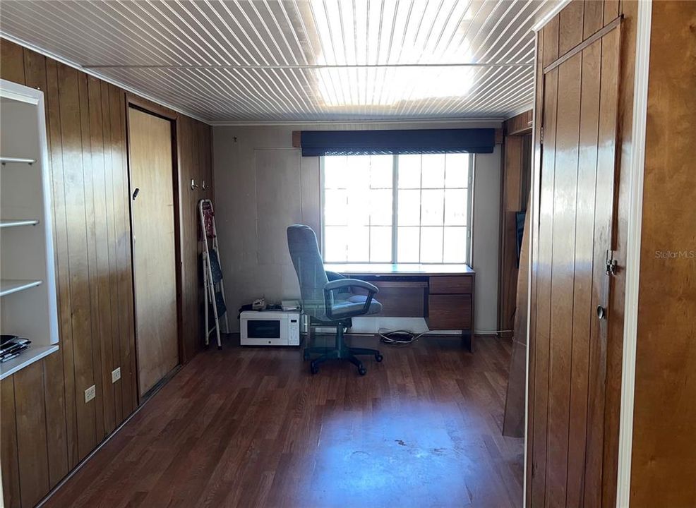 Active With Contract: $139,000 (2 beds, 1 baths, 1084 Square Feet)