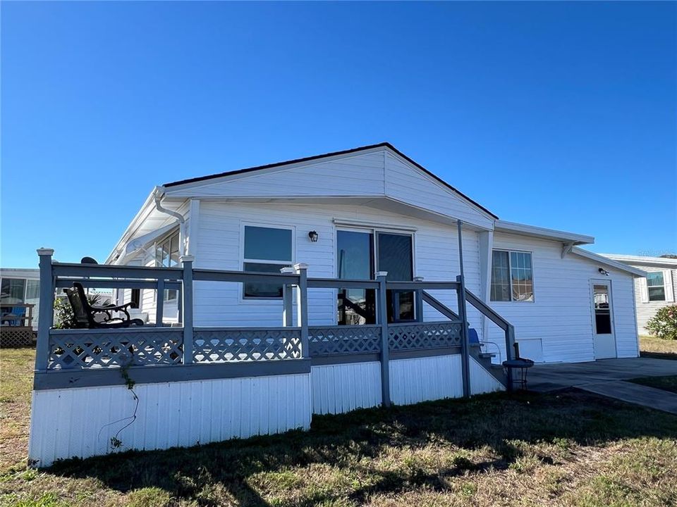 Active With Contract: $139,000 (2 beds, 1 baths, 1084 Square Feet)