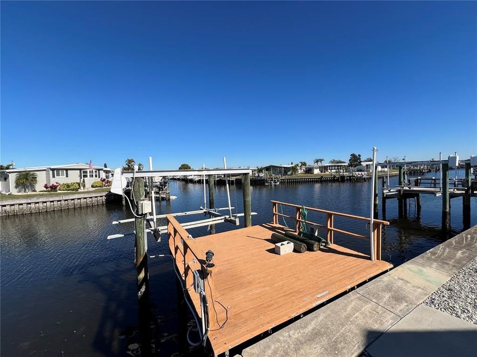 Active With Contract: $139,000 (2 beds, 1 baths, 1084 Square Feet)