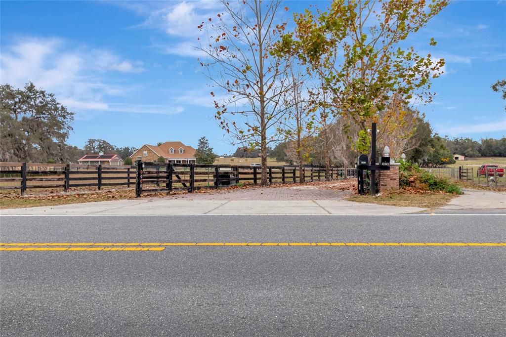 En Venta: $1,650,000 (5.21 acres)