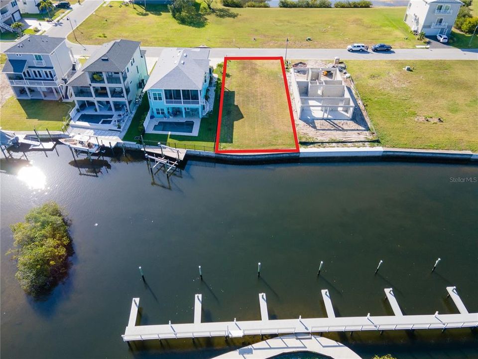 На продажу: $349,000 (0.16 acres)