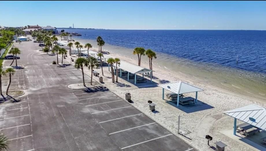 На продажу: $349,000 (0.16 acres)