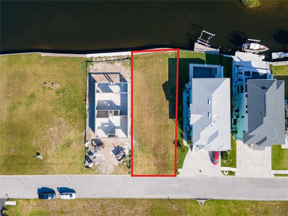 На продажу: $349,000 (0.16 acres)