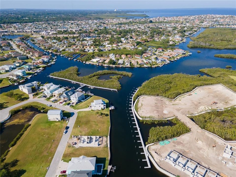 На продажу: $349,000 (0.16 acres)