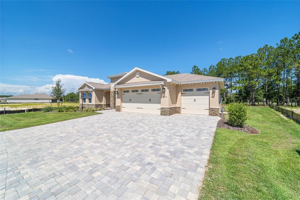 For Sale: $689,000 (3 beds, 3 baths, 2828 Square Feet)