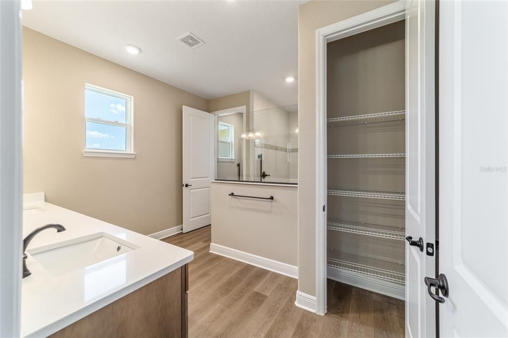 For Sale: $689,000 (3 beds, 3 baths, 2828 Square Feet)