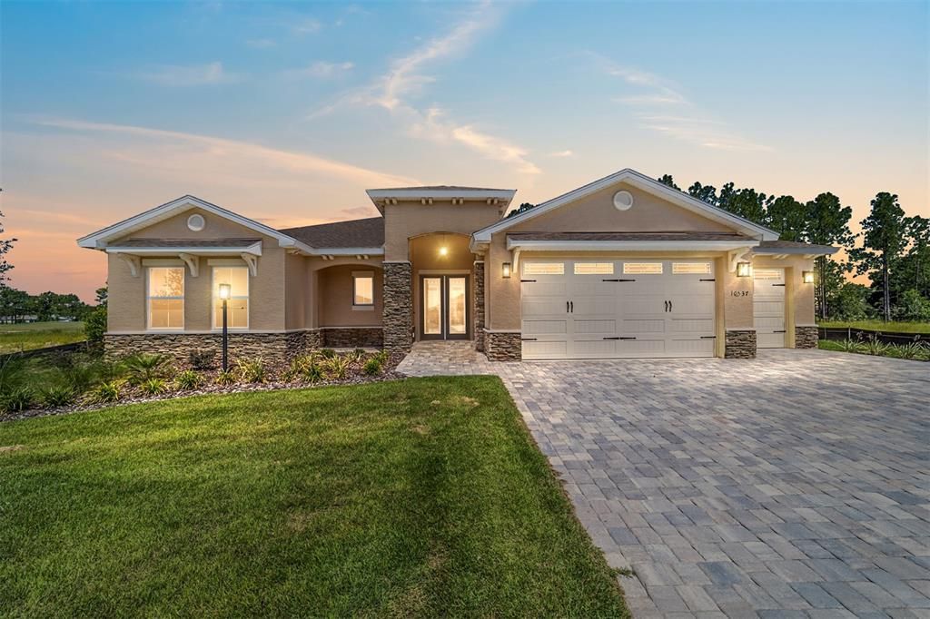 For Sale: $689,000 (3 beds, 3 baths, 2828 Square Feet)