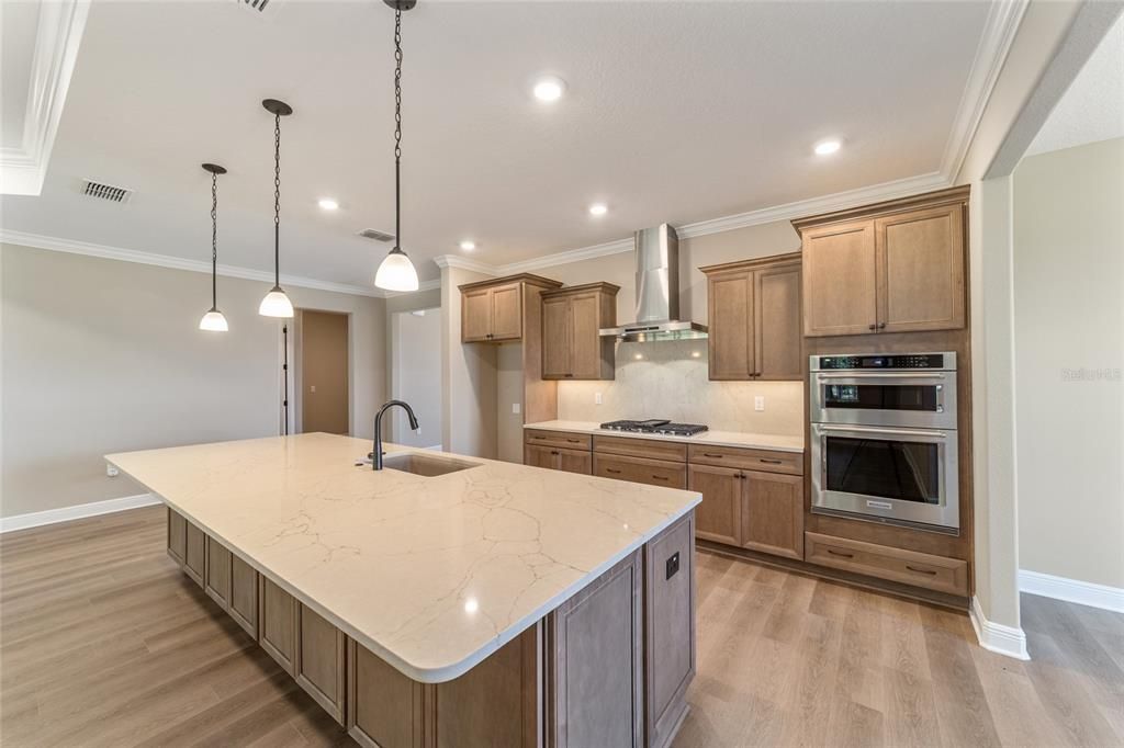 For Sale: $689,000 (3 beds, 3 baths, 2828 Square Feet)