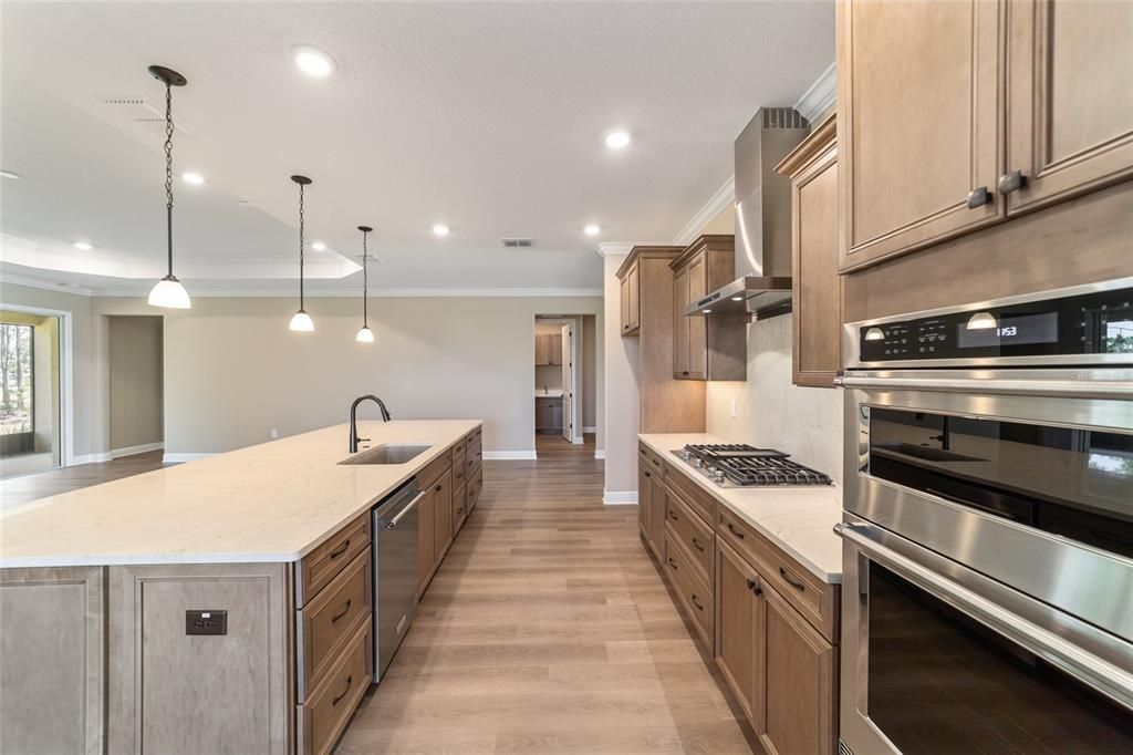 For Sale: $689,000 (3 beds, 3 baths, 2828 Square Feet)