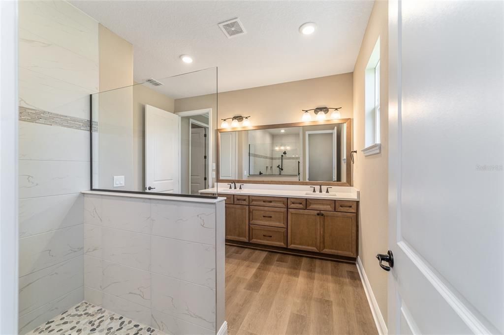 For Sale: $689,000 (3 beds, 3 baths, 2828 Square Feet)