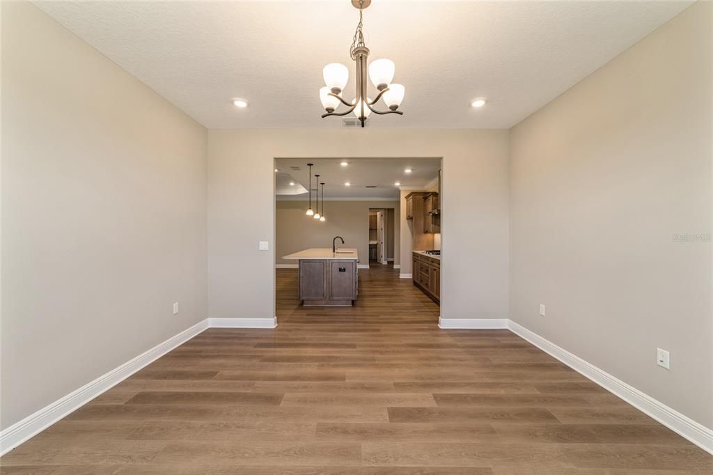 For Sale: $689,000 (3 beds, 3 baths, 2828 Square Feet)