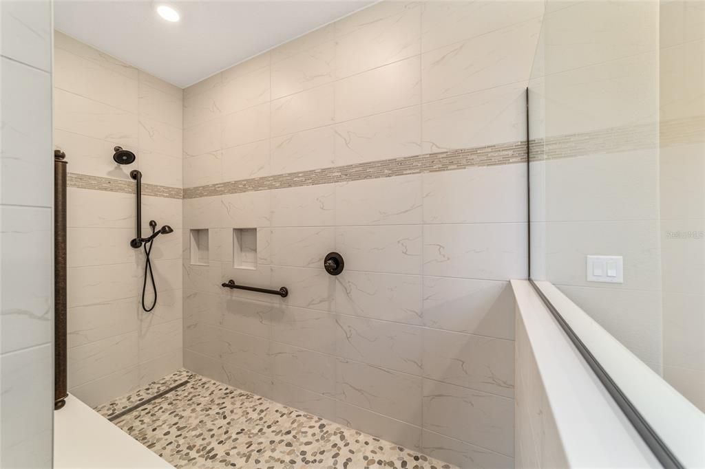 For Sale: $689,000 (3 beds, 3 baths, 2828 Square Feet)