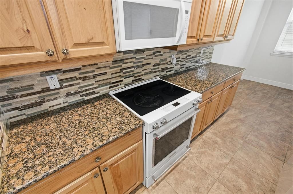 For Sale: $244,900 (3 beds, 2 baths, 1636 Square Feet)