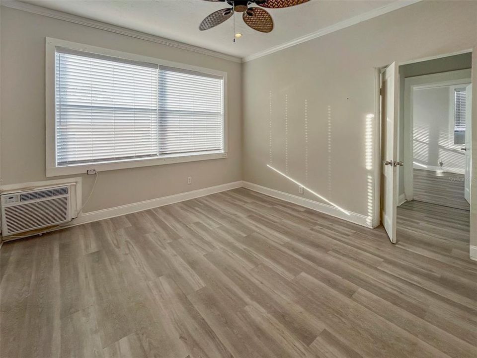 Active With Contract: $1,095 (1 beds, 1 baths, 750 Square Feet)