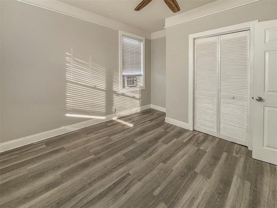 Active With Contract: $1,095 (1 beds, 1 baths, 750 Square Feet)