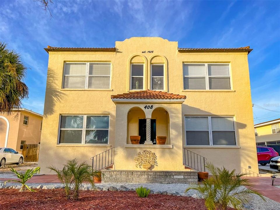 Active With Contract: $1,095 (1 beds, 1 baths, 750 Square Feet)