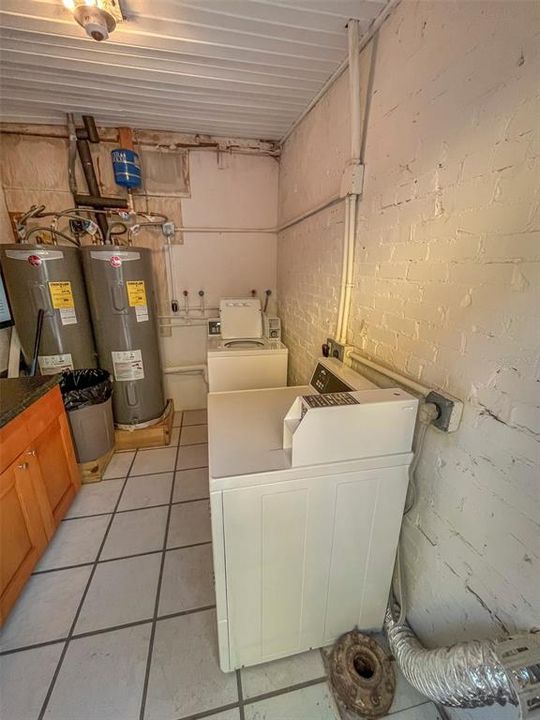 Active With Contract: $1,095 (1 beds, 1 baths, 750 Square Feet)