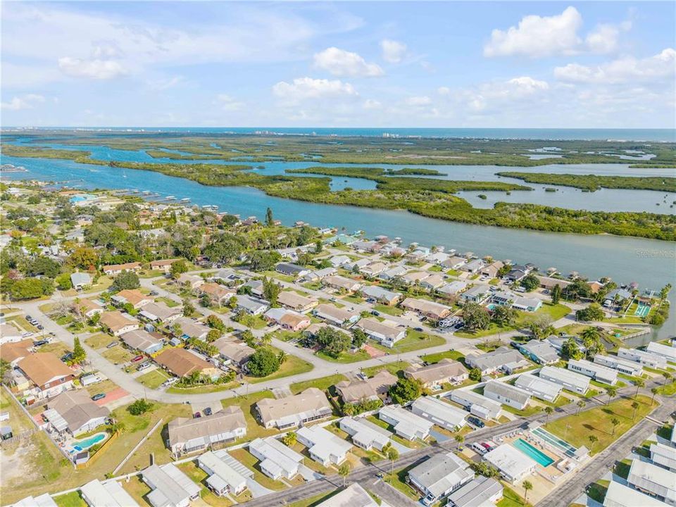 Active With Contract: $215,000 (2 beds, 2 baths, 1038 Square Feet)