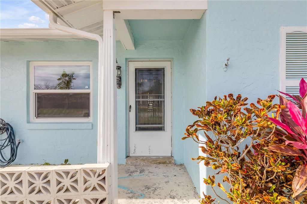 Active With Contract: $215,000 (2 beds, 2 baths, 1038 Square Feet)