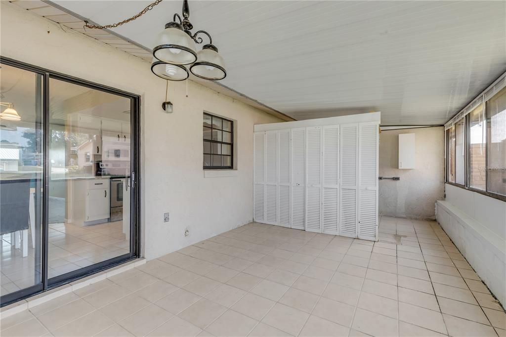 Active With Contract: $215,000 (2 beds, 2 baths, 1038 Square Feet)