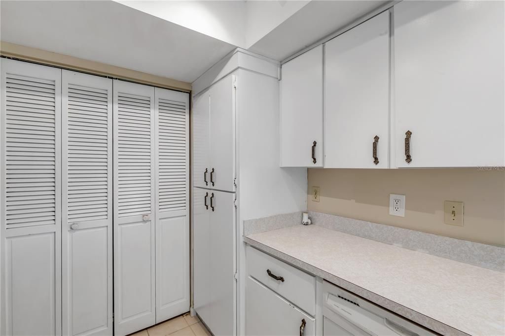 Active With Contract: $215,000 (2 beds, 2 baths, 1038 Square Feet)