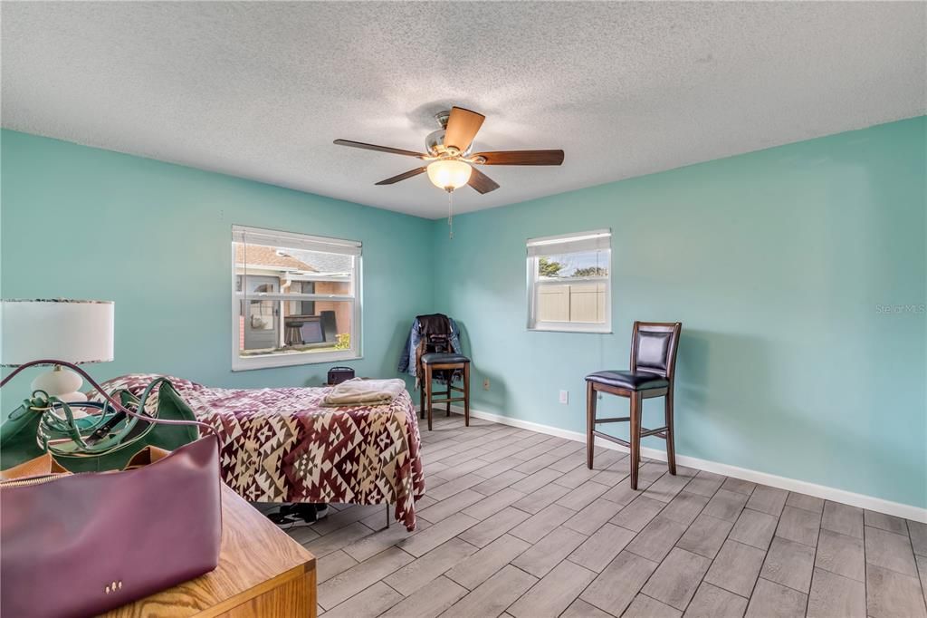 Active With Contract: $215,000 (2 beds, 2 baths, 1038 Square Feet)
