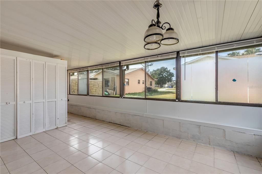 Active With Contract: $215,000 (2 beds, 2 baths, 1038 Square Feet)