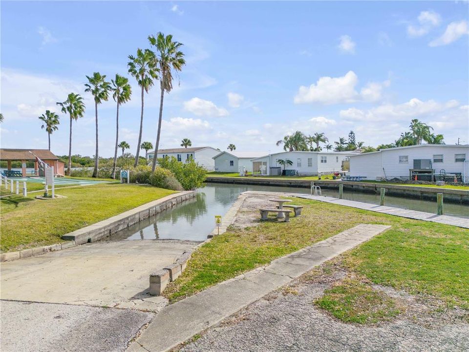 Active With Contract: $215,000 (2 beds, 2 baths, 1038 Square Feet)