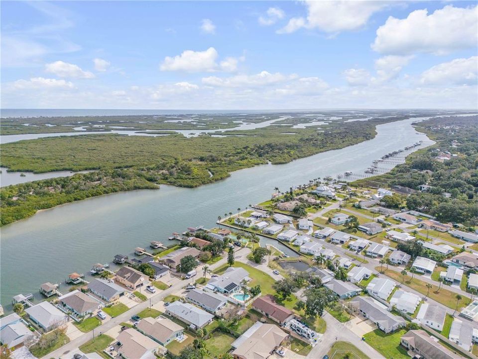 Active With Contract: $215,000 (2 beds, 2 baths, 1038 Square Feet)