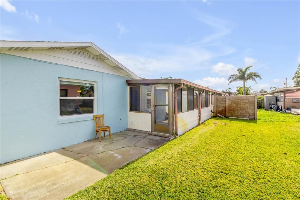 Active With Contract: $215,000 (2 beds, 2 baths, 1038 Square Feet)