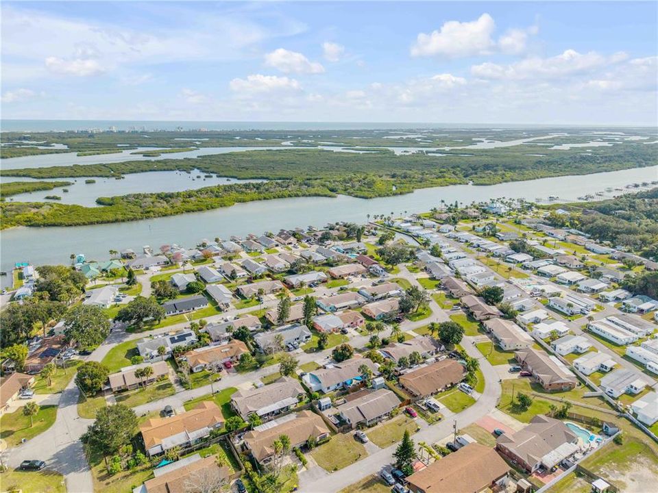 Active With Contract: $215,000 (2 beds, 2 baths, 1038 Square Feet)