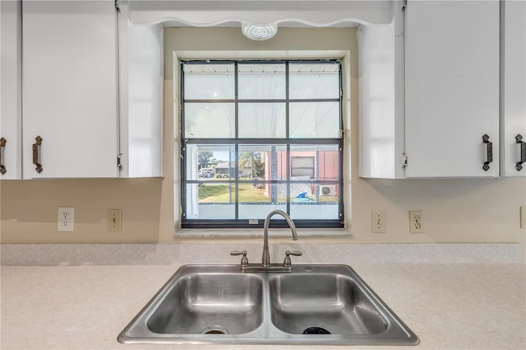 Active With Contract: $215,000 (2 beds, 2 baths, 1038 Square Feet)