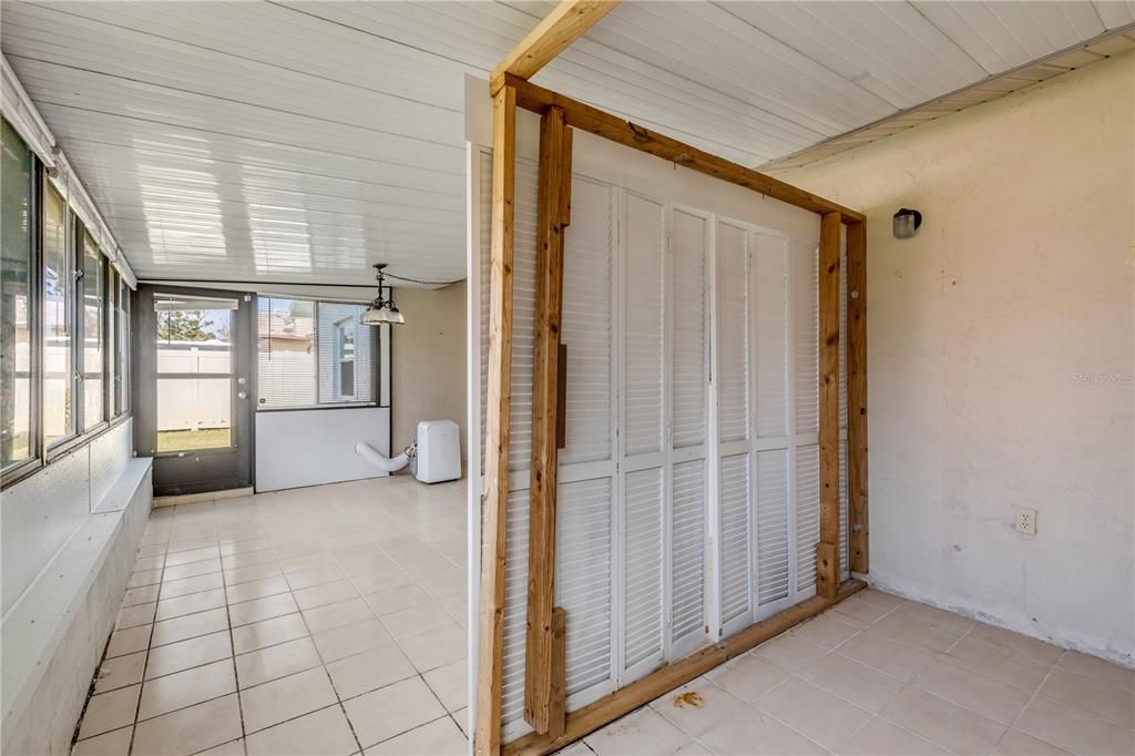 Active With Contract: $215,000 (2 beds, 2 baths, 1038 Square Feet)